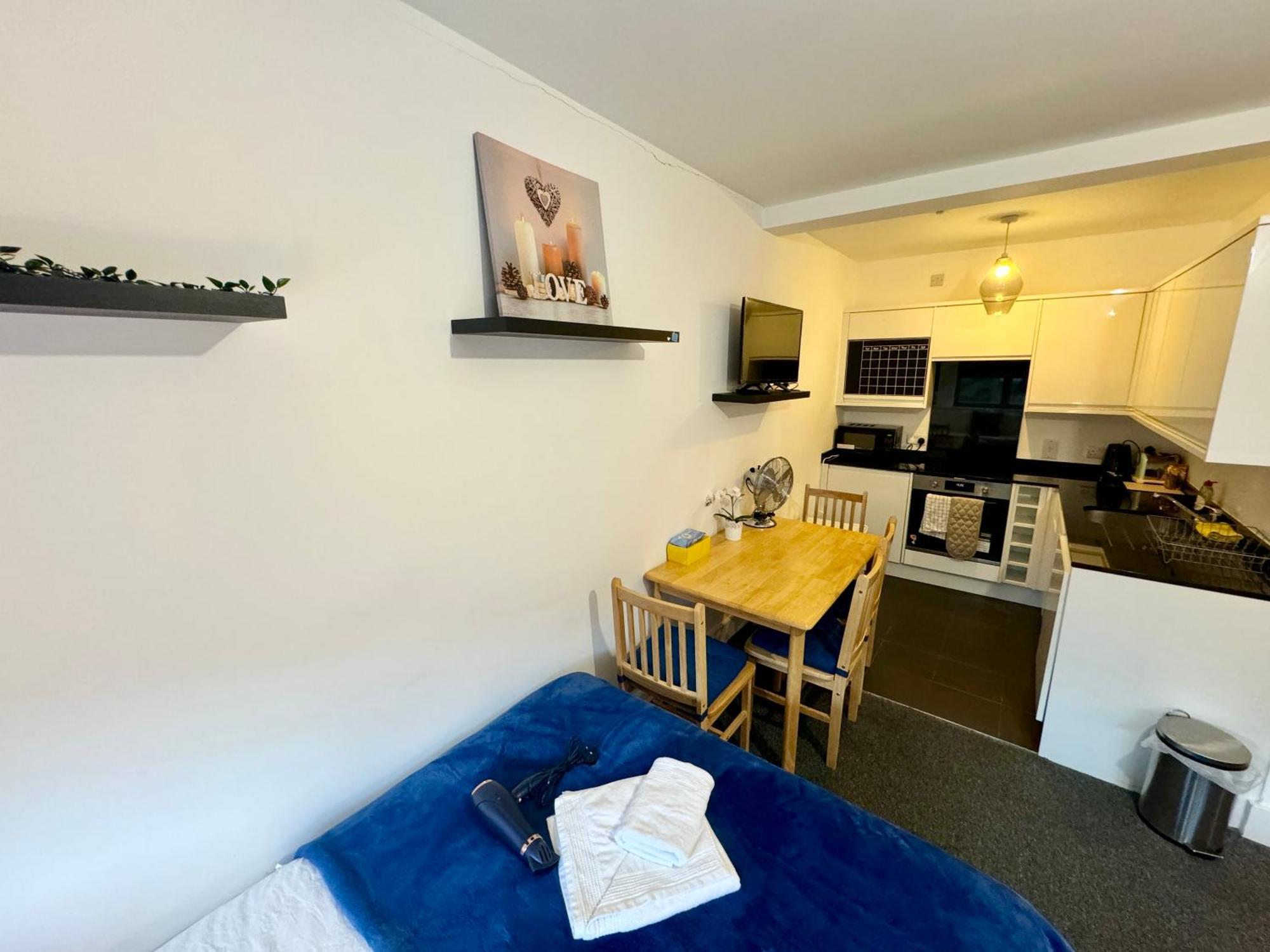 Cosmopolitan Comfort Private Bedrooms In Euston 106 Лондон Экстерьер фото